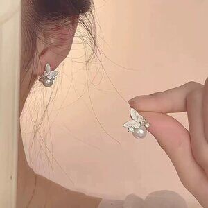 Elegant Pearl and Silver Leaf Earrings